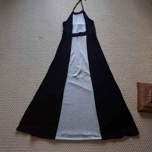 Monteau Long Dress - Picture 4 of 7